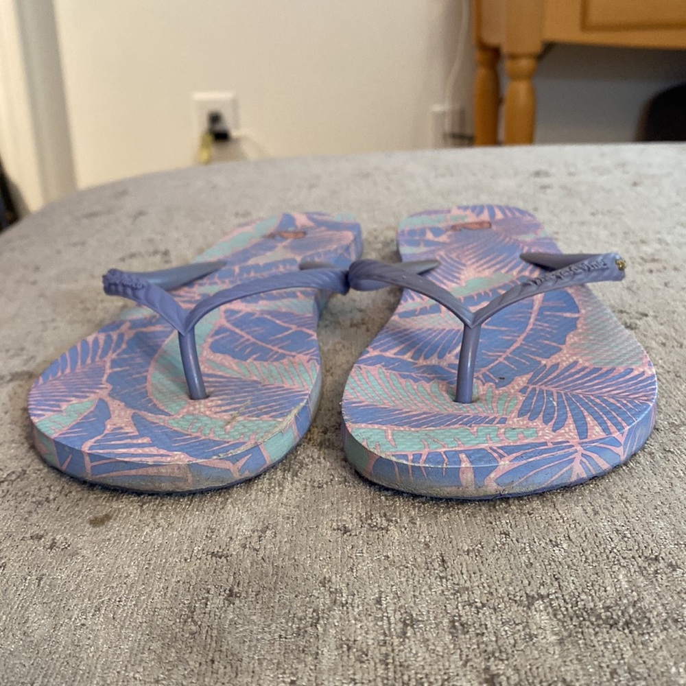 Vineyard vines flip flops {1009} - Picture 3 of 7